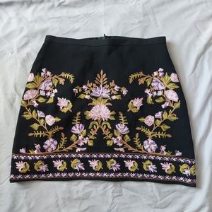 Oasis London Embroidered mini skirt size small